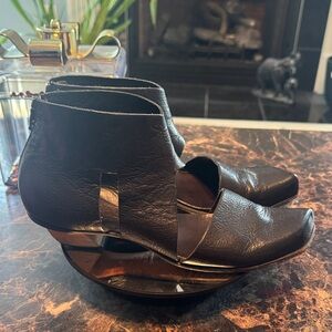 Vintage Cydwoq Women’s Black Leather Heel - Size 8